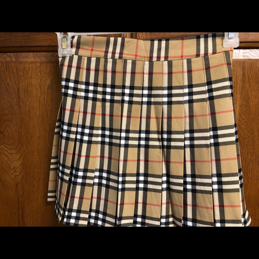 Reduced. New!  Sharp Girls size M skirt with zipper in the back (New With Tag)